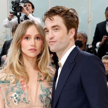 Robert Pattinson and Suki Waterhouse welcome first baby; take their child on a stroll. See pics